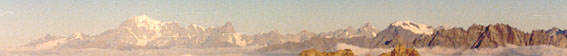 Il Monte Bianco fotografato all'alba restando in vetta al Monte Cervino. 