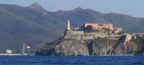 I: d'Elba - Punta Falcone vista da N con il faro cospicuo di Forte Stella. 
